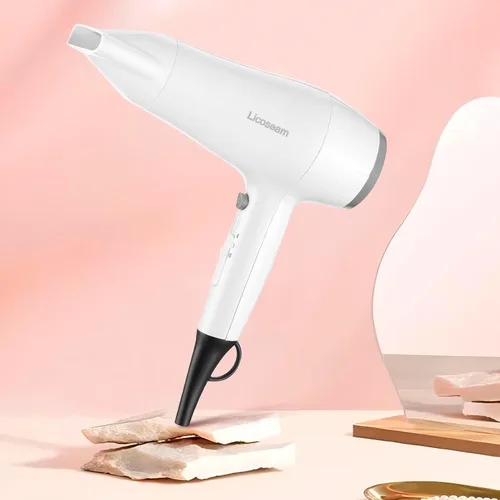 Vista 3 de Secador de pelo compacto 1875W con difusor y concentrador, color blanco Tamaño compacto con difusor para realzar rizos u ondas naturales.