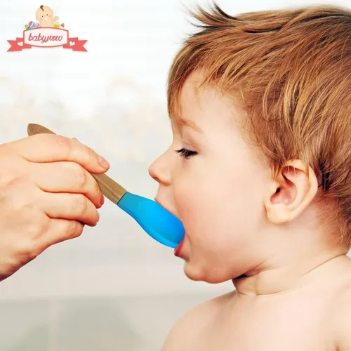 Vista 3 de Cucharas de bambú para bebé, paquete de 4 cucharas de destete para niños pequeños, cuchara de silicona con punta suave de mango de bambú, utensilio