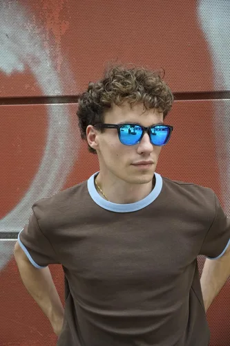 Vista 130 de Hawkers One Sunglasses for Men and Women - 100% UV400 Protection - Lightweight and Square Sunglasses