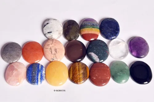 Vista 2 de WholesaleGemShop-GEMSCITE - Hermosas 30 piezas de piedras de preocupación para el pulgar con cristales curativos de cristal Reiki, piedra de palma