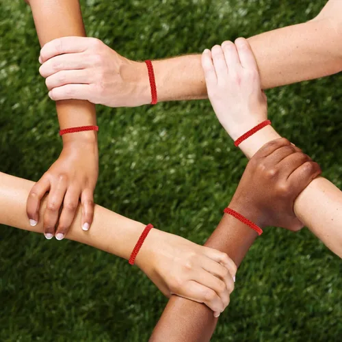Vista 6 de Yolev 8 pulseras de cuerda roja de protección de cordón rojo, pulseras de amuleto hechas a mano, pulsera de amistad anudada Cabalá de la suerte