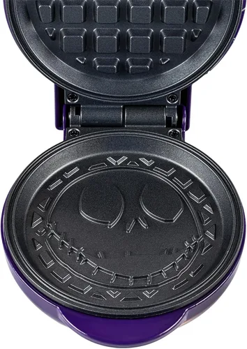 Vista 9 de Uncanny Brands Nightmare Before Christmas Jack Skellington Mini waflera - Pequeño aparato de cocina