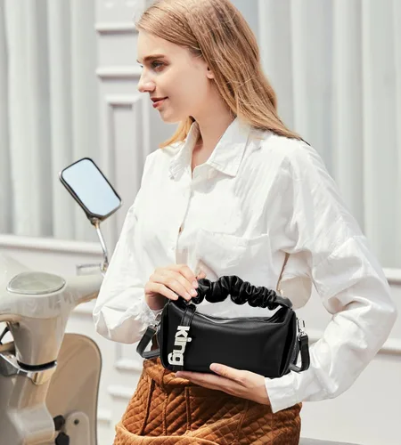 Vista 7 de KingTo Bolso pequeño de hombro para mujer, bolso de mano suave de diseñador en la nube, bolso cruzado ligero, Negro