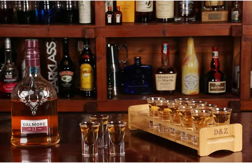 Vista 4 de D&Z Soporte de vidrio de chupito de madera de bambú con 12 vasos de chupito transparentes de 1 oz de cristal