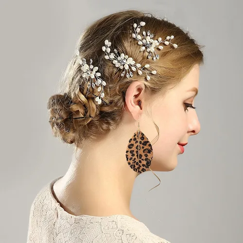 Vista 3 de Aretes grandes de cuero genuino suave hechos a mano con flecos, hoja ligera con barra de metal simple, lágrima, color para mujeres y niñas