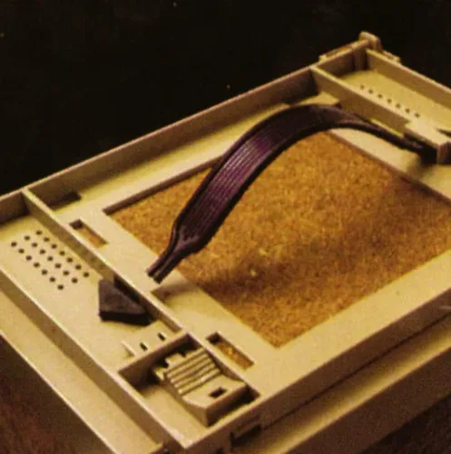 Vista 4 de Intruder CrawlerCrib Nightcrawler - Caja de cebo para gusanos, mantiene el cebo fresco, empaquetado con ropa de cama de gusanos Good N' Lively