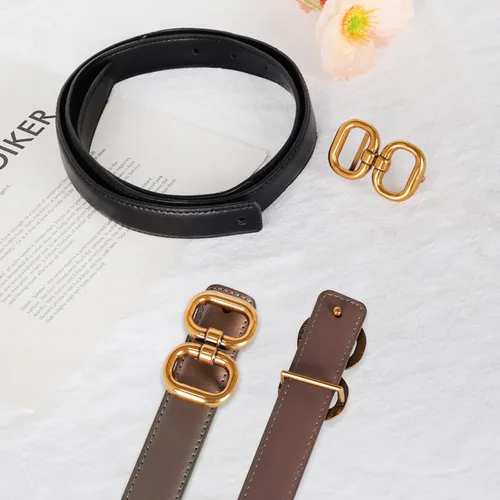 Vista 299 de Cinturón de cuero clásico con hebilla de metal para mujer con vestido de jeans