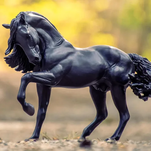 Vista 5 de Breyer Serie tradicional de caballos Sjoerd Modelo de juguete de caballo 12.25 x 8 pulgadas Escala 1:9 Modelo #1859