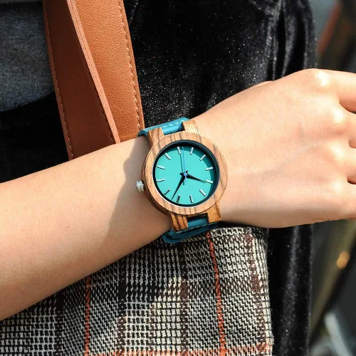 Vista 8 de BOBO BIRD Reloj de madera de bambú para hombre y mujer con correa de cuero de vaca azul, relojes casuales para el amor con caja