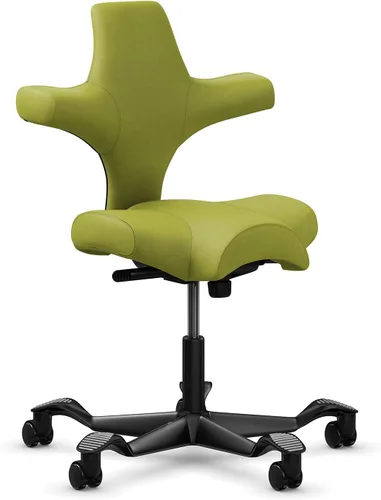 Vista 60 de HAG Capisco Sit to Stand - Silla de pie con marco negro, tapizada de ónix negro con anillo para el pie Negro Onyx