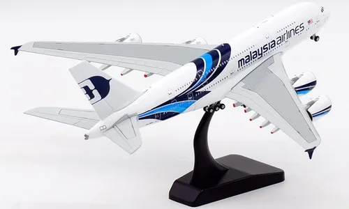 Vista 9 de JC Wings Malaysia Airlines para Airbus A380 9M-MNE 1/400 DIECAST modelo preconstruido