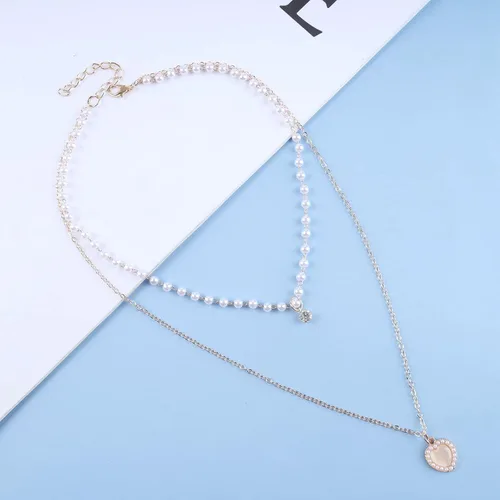 Vista 3 de Gargantilla bohemia de perlas en capas, collar de perlas de cristal dorado, gargantilla de piedra lunar de cristal, collar con colgante de corazón