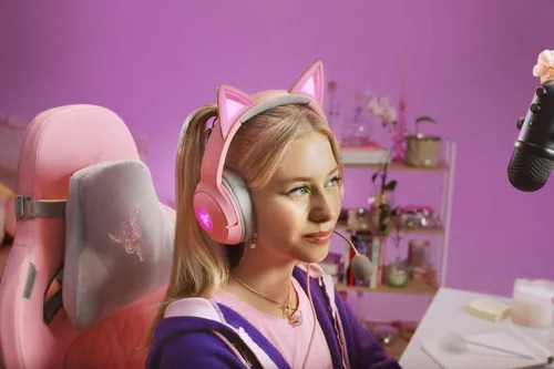 Vista 5 de Auriculares Razer Kraken Kitty V2 USB con cable RGB: Orejas Kitty Chroma - Iluminación reactiva para transmisión - Micrófono cardioide HyperClear