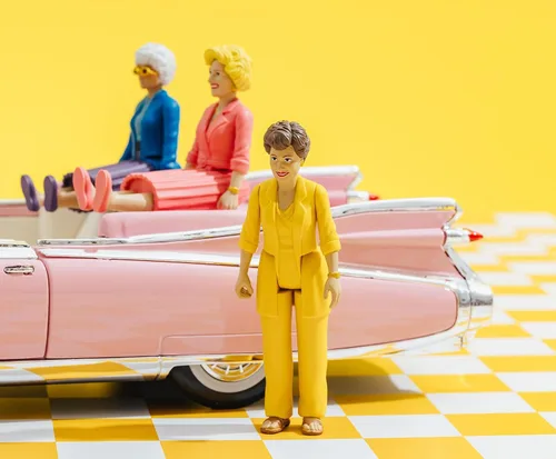 Vista 8 de Toynk The Golden Girls Blanche Devereaux - Figura de acción retro de 3.75 pulgadas Cuenta con 5 puntos de articulación