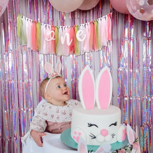 Vista 4 de Cartel de conejito para silla alta de primer cumpleaños – Cartel con texto en inglés «Some Bunny Is One» para silla alta, decoración de primer