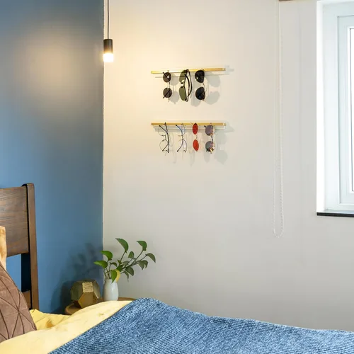 Vista 4 de Mkono Organizador de almacenamiento para lentes de sol montado en la pared, de madera, moderno, simple, soporte para anteojos, joyería, diadema