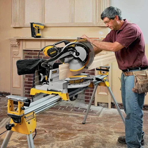 Vista 7 de DEWALT Sierra ingletadora compuesta de 12 pulgadas de doble bisel, 15 amperios (DW716)