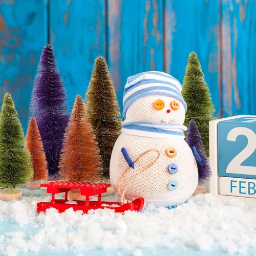 Vista 4 de 16 mini árboles de Navidad, árboles artificiales de escarcha de nieve de sisal, adornos de pinos con base de madera, manualidades de invierno 16