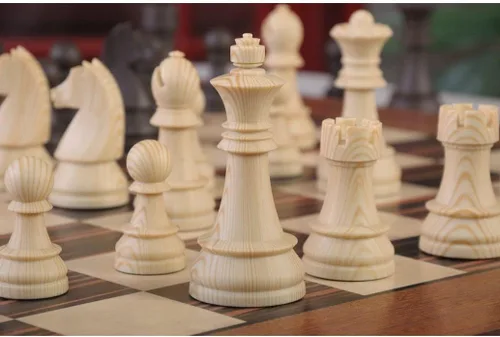 Vista 2 de The Euro Series Piezas de Ajedrez - 3.75" King - Woodtek