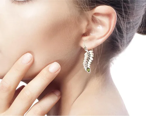 Vista 3 de NOVICA Peridot Plata de ley 925. Dangle arete "Sweet Leaf