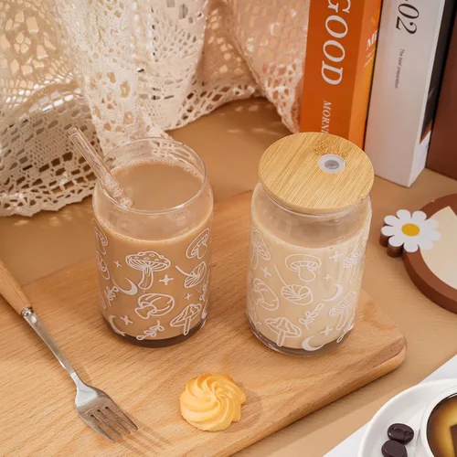 Vista 5 de Whaline Paquete de 2 vasos mágicos de hongos para beber vasos de 16 onzas con hojas de hongo, taza de café helado con tapa de bambú, cepillo