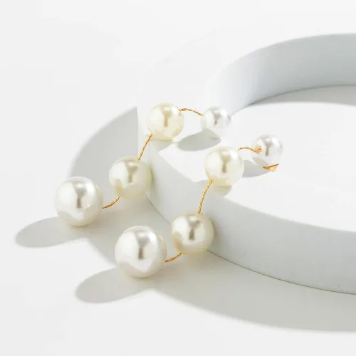 Vista 4 de Wiwpar Aretes largos de perlas colgantes de oro con borla de cadena de perlas blancas para mujeres y niñas