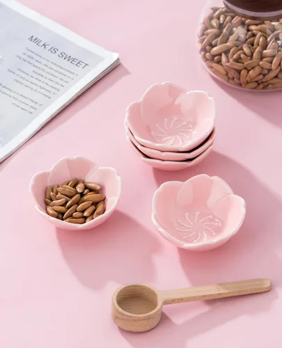 Vista 4 de Jusalpha Juego de 5 piezas de plato de salsa de cerámica con diseño de flores de cerezo rosa, plato de condimentos, tazón para sushi con salsa