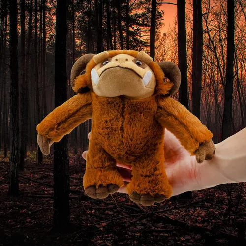 Vista 3 de Toy Vault Laberinto de peluche de Ludo, figura de peluche de la película Laberinto de Jim Henson