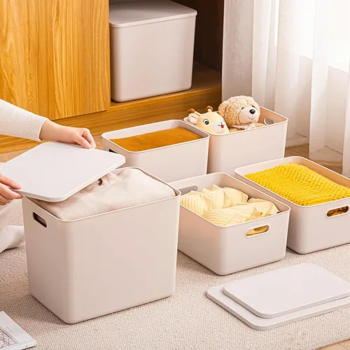 Vista 2 de Cestas de almacenamiento de plástico de 4 piezas con tapas, contenedores organizadores apilables de 11.8 x 8 x 10 pulgadas con asas, contenedores
