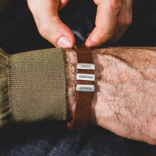 Vista 6 de MYKA - Pulsera de cuero negro para hombre con nombres inscripción en cuentas de plata personalizadas joyería personalizada para hombres marido papá