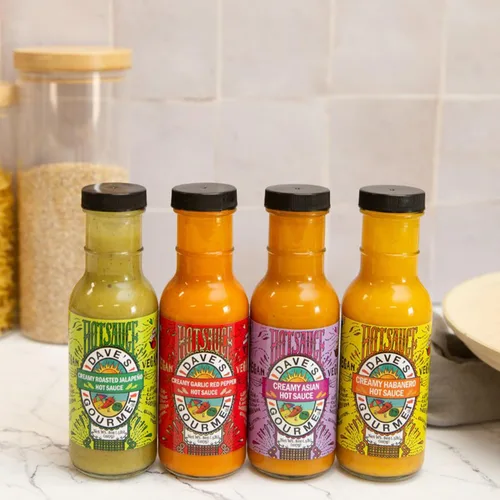 Vista 7 de Dave's Gourmet Salsa picante cremosa, paquete de 4 variedades, jalapeño, ajo, pimiento rojo y salsas asiáticas y habanero, calor medio, textura