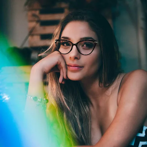 Vista 2 de WOWSUN Montura de lentes de ojo de gato de cristal sexy para mujer, sin receta, marco de anteojos falsos con lente transparente