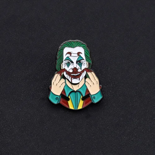 Vista 3 de HOLLP Payaso Joker Broche de solapa Horror Chucky Cara Stephen Kings Fans Regalo de Halloween
