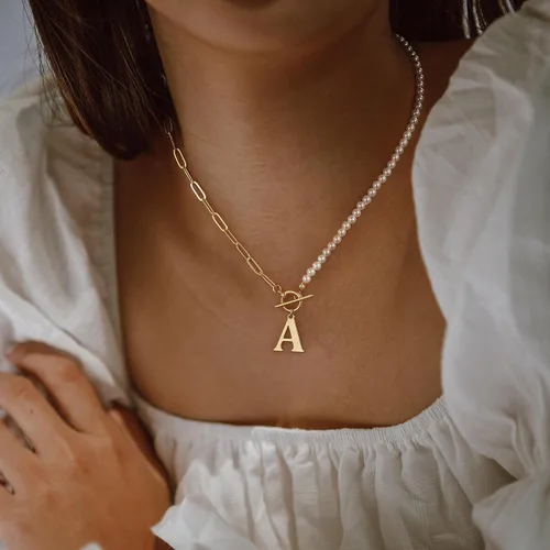 Vista 2 de Yoosteel Collar de perlas con inicial para mujer, gargantilla de cadena de perlas delicadas, collares con iniciales para mujer, cierre de palanca