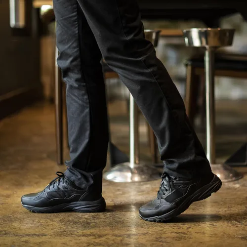 Vista 7 de HISEA Zapatos antideslizantes para hombre, ligeros, transpirables, antideslizantes, resistentes al agua y al aceite, tenis de trabajo casuales