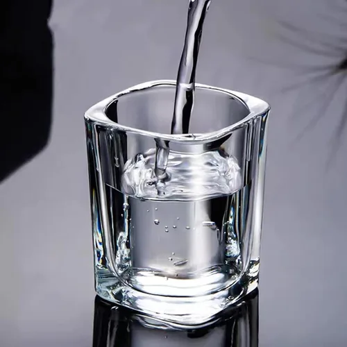 Vista 6 de Hlukana Juego de 6 Vasos de Chupito de Base Pesada, 60 ml Vasos de Chupito Cuadrados de Tequila Transparente a Granel, Vaso de Chupito de Espresso