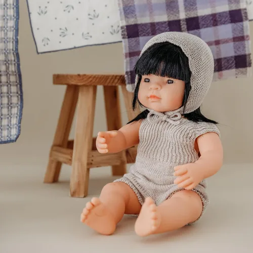 Vista 3 de Muñeca de bebé anatómicamente correcta de 15 pulgadas de Miniland, Chica asiática