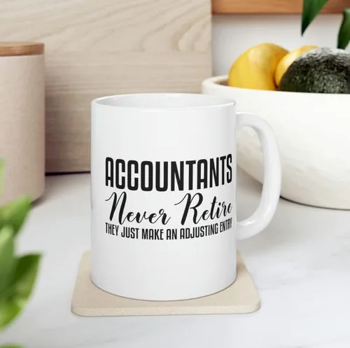 Vista 3 de Taza de contador retirado, taza de contabilidad de jubilación, divertida taza de contabilidad CPA para auditor jubilado (11 oz)