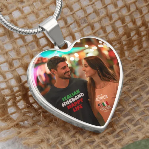 Vista 6 de Collar de corazón de plata con foto personalizada pon tu imagen favorita en esta joyería con tu mensaje personalizado grabado como un regalo