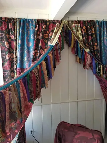 Vista 5 de EthinicCraftHub® 2 piezas de cortina de seda india Saree, tratamientos para ventanas, estilo boho, gitano, hippie, bohemia, para colgar en la pared