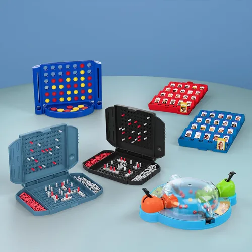 Vista 3 de Hasbro Grab and Go! Paquete (paquete de 4), juegos de mesa de viaje para niños, acorazado, Connect 4, ¿Adivina quién?, juegos de hipopótamos
