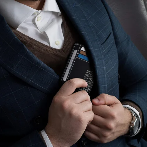 Vista 4 de Carteras personalizadas grabadas para hombres 2 colores y 11 opciones de diseño Regalos para papá regalos para hombres
