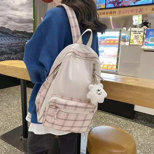 Vista 3 de CYee Mochila estética a cuadros con colgante Cutecore Kawaii Daypacks para el regreso a clases suministros Fairycore a cuadros, Rosado