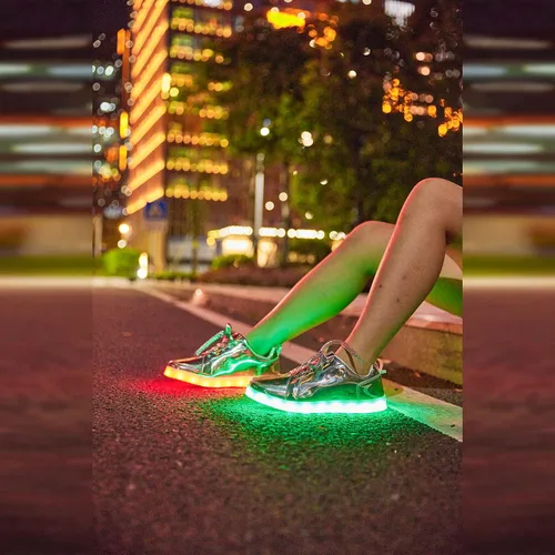 Vista 5 de YIQIZQ Led Shoes for Men Women Light Up Sneakers Shoes Low Tops USB Charging Glowing Luminous Sneakers for Festivals, Christmas, Halloween, New Year