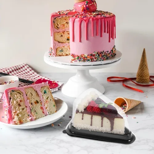 Vista 2 de KICHOUSE 10 piezas de caja de mousse triangular de plástico con tapa transparente, recipiente de pastel reutilizable de grado alimenticio