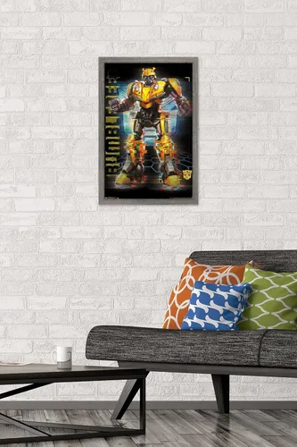 Vista 2 de Trends International Hasbro Transformers: Bumblebee - Póster de pared Glitch, 14.725 x 22.375 pulgadas, versión enmarcada de madera de granero