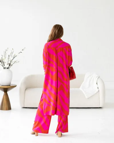 Vista 6 de The Drop Vestido camisero con estampado de cebra rosa y rojo para mujer de victoriouslogan