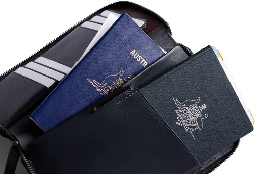 Vista 3 de Bellroy Folio de Viajes Segunda Edición, DeepPlum, Compacto