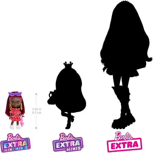 Vista 5 de Muñeca Barbie Extra Mini Minis con cabello burdeos, vestido rojo de volantes, gafas de sol y accesorios y soporte, 3.25 pulgadas