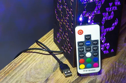 Vista 8 de Lámpara con forma de patrón triangular Lámpara de escritorio LED RGB estilo punk de ciencia ficción Lámpara de noche hecha a mano